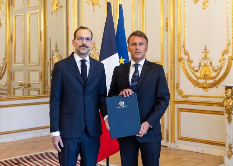El embajador dominicano Puig presenta credenciales a Macron