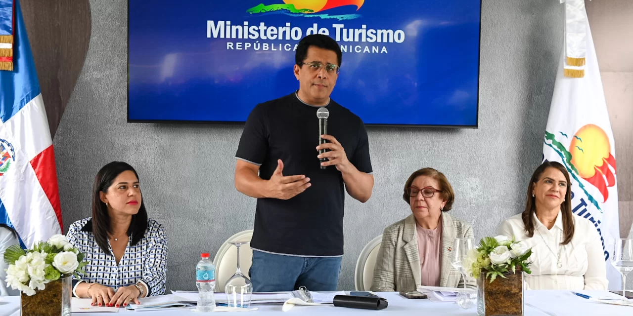 El ministro Collado garrocha la reconstrucción de Roject en Salcedo