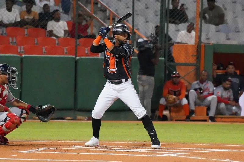 Toros reciben de regreso a Gilberto Celestino en cambio desde las Águilas