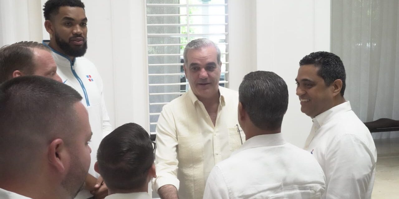 Abinader y Karl Towns construirán una arena de baloncesto en Tamboril