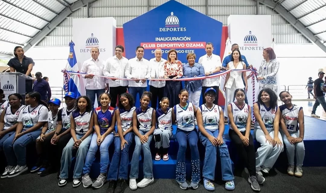 Vicepresidenta Raquel Peña y ministro Kelvin Cruz inauguran polideportivo en el Ensanche Ozama con una inversión de 92 millones