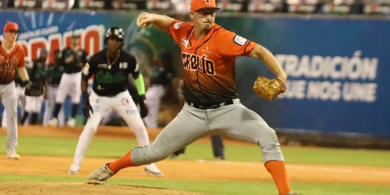 Toros traen a Joe Corbett de regreso para alentar el bullpen