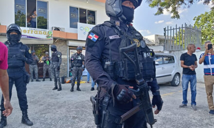 Las investigaciones sobre la asesinato de cinco personas en Santiago están progresando lentamente.