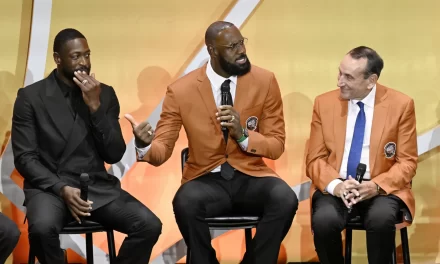 LeBron James usa la diplomacia del baloncesto para compendiar las tensiones entre Estados Unidos y China