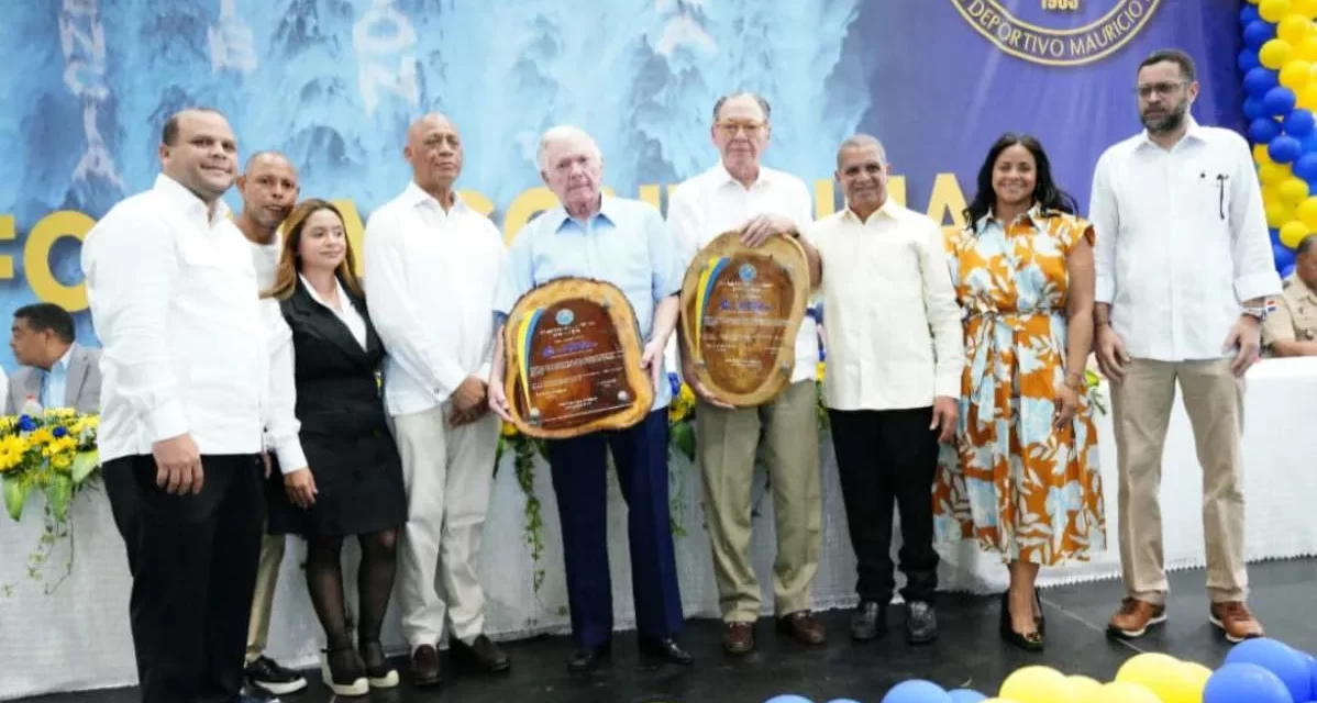 Club Mauricio Báez celebra por todo lo stop 62 aniversario