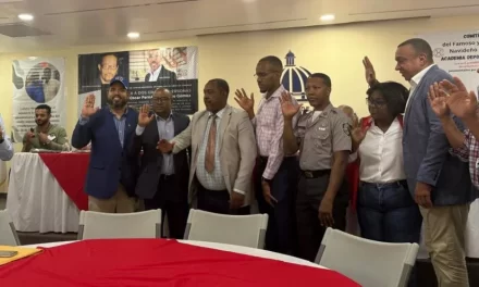 Ministro Kelvin Cruz juramenta Comité Béisbol Navideño