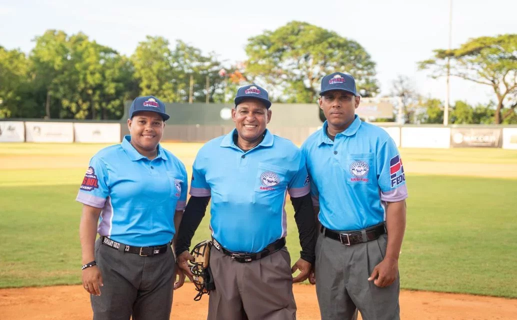 Omairy Guzmán, primera mujer árbitro Béisbol profesional RD