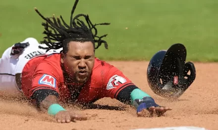 José Ramírez se convierte en único tercera cojín con 250 jonrones y 250 estafas en la historia GL