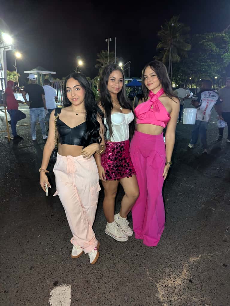 Santo Domingo se viste en rosa y brillo para recibir Omar Courtz