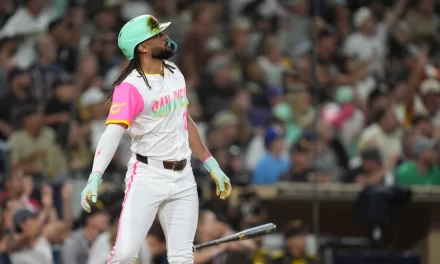 Tatís Jr. regresa de su lucha contra el COVID-19 para conectar un grand slam en el impulso de los Padres en torno a los playoffs