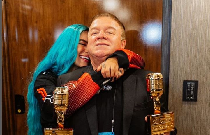 Video: Karol G destaca el papel de su padre en su vida con un semblante musical