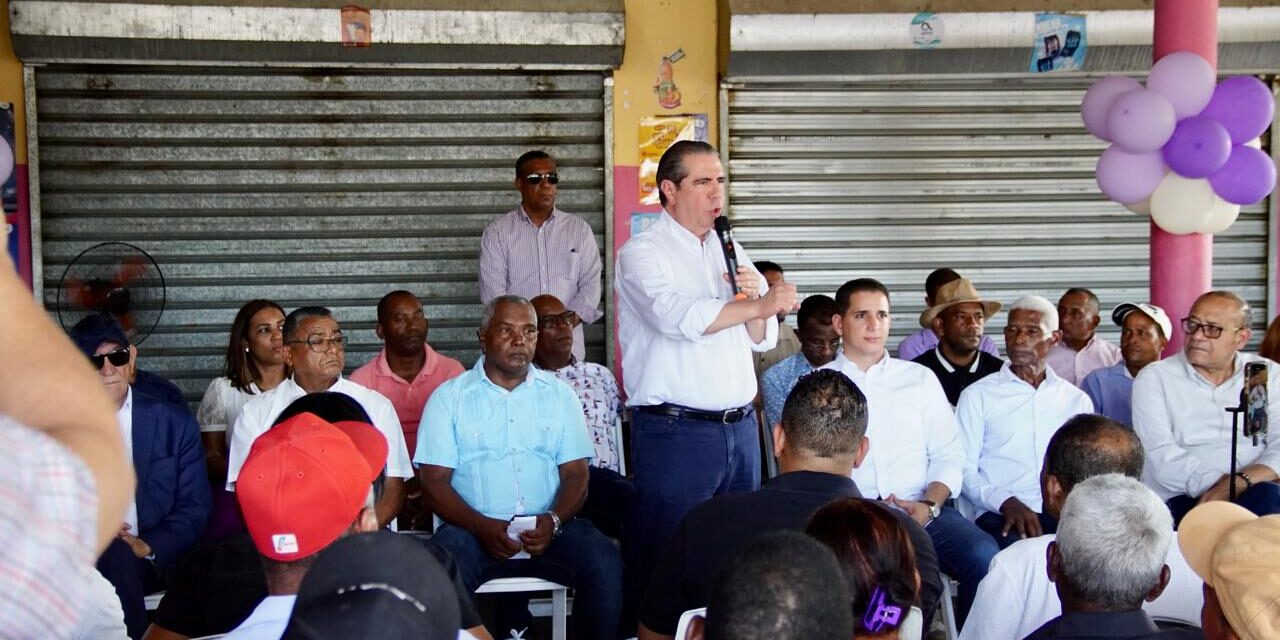 Francisco Javier García en Azua: «El PRM inaugura obras incompletas y engaña a la gente»