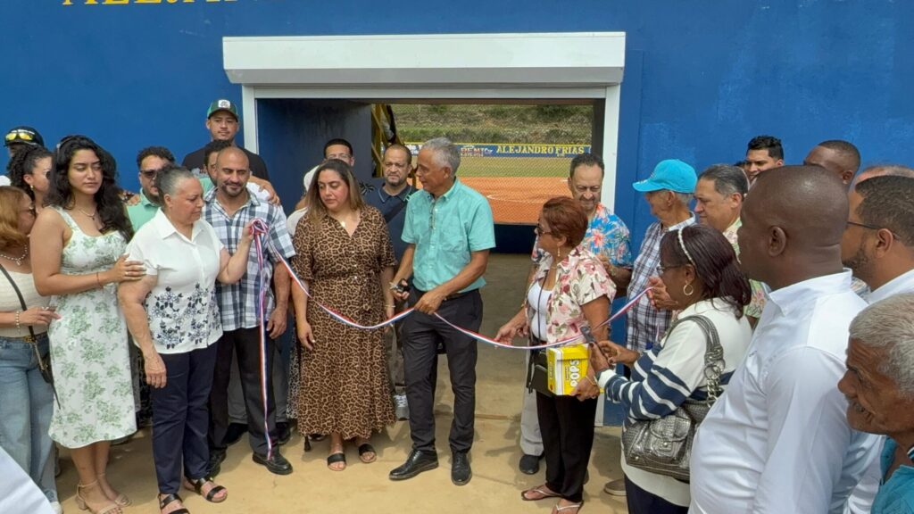 Inauguran estadio de sóftbol y pequeñas ligas en Monte Plata
