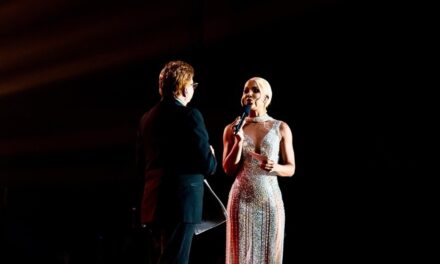 Sarodj brilló como presentador en el profesor latino 2025