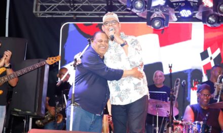 Con todo y calabobos, Capotillo vibró con el poder musical «Long Live the Homeland»