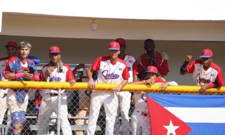 Cuba vence a Dominicana 10-5 y aprieta la clasificación