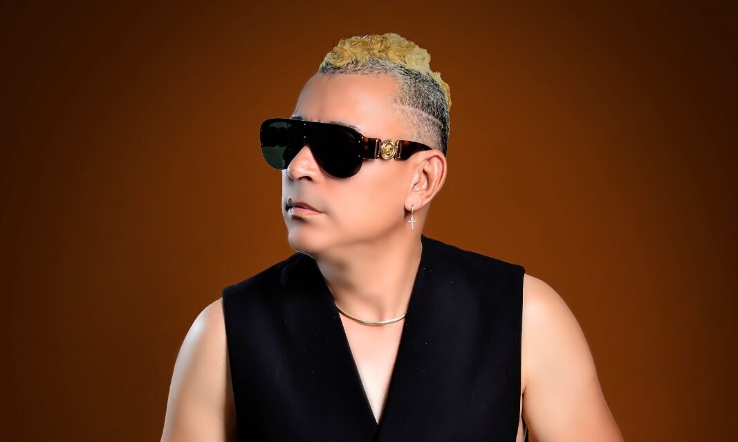Charlie la cuerda promueve «la muñeca» en el merengue pintoresco