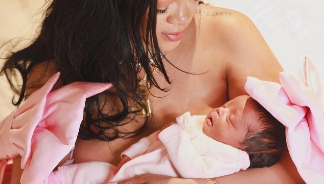Rihanna se convierte en hermana por tercera vez
