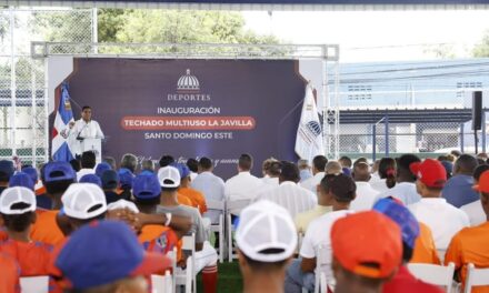 Ministro de Deportes entrega techado multiusos a Liga