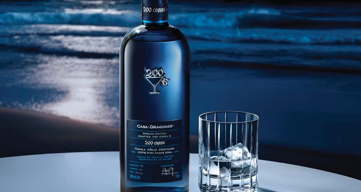 Video: Karol G vara oficialmente su tequila «200 tazas» con Casa Dragones