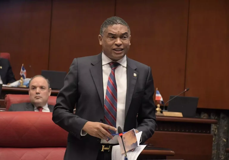 Yván Lorenzo cuestiona las acciones del gobierno contra los casos de corrupción