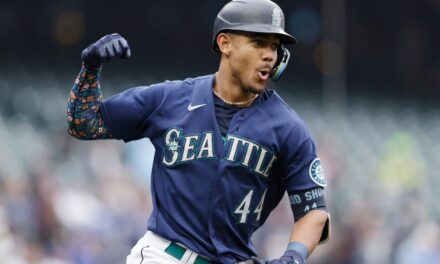 Marineros arrasan con 4 jonrones y retoman el liderato del Oeste de la Liga Americana