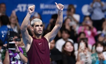 Alcaraz anhelo al argentino Báez en su apertura en el torneo de tenis de Tokio