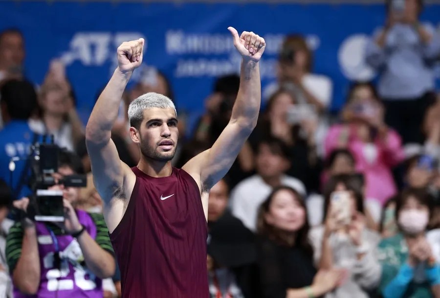 Alcaraz anhelo al argentino Báez en su apertura en el torneo de tenis de Tokio