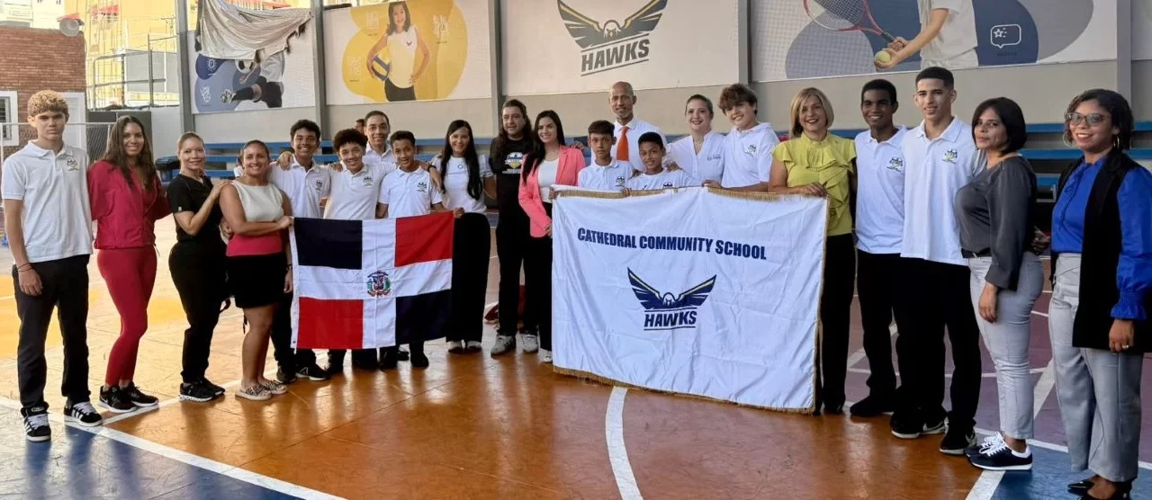 Equipo de fútbol del Cathedral Community School viaja a Medellín