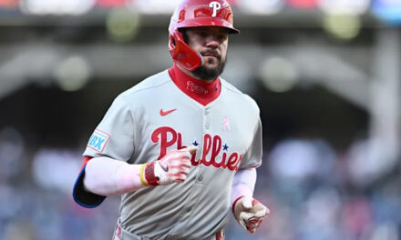 Filis aseguran pase a la postemporada, pero posponen la celebración divisional