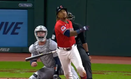 Guardianes aprovechan sexto inning esencial y alcanzan a los Tigres en la cima de la Central