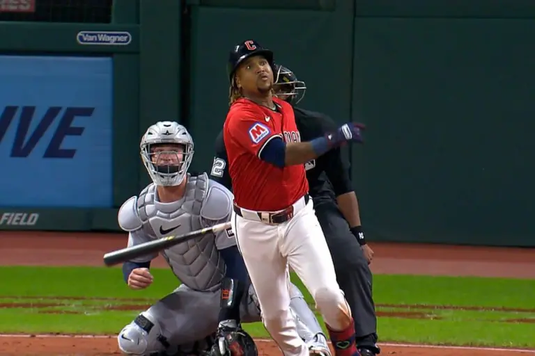 Guardianes aprovechan sexto inning esencial y alcanzan a los Tigres en la cima de la Central