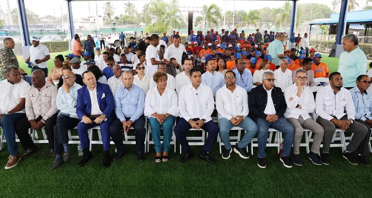 Ministro Kelvin Cruz entrega multiuso La Javilla en Villa Duarte, SDE