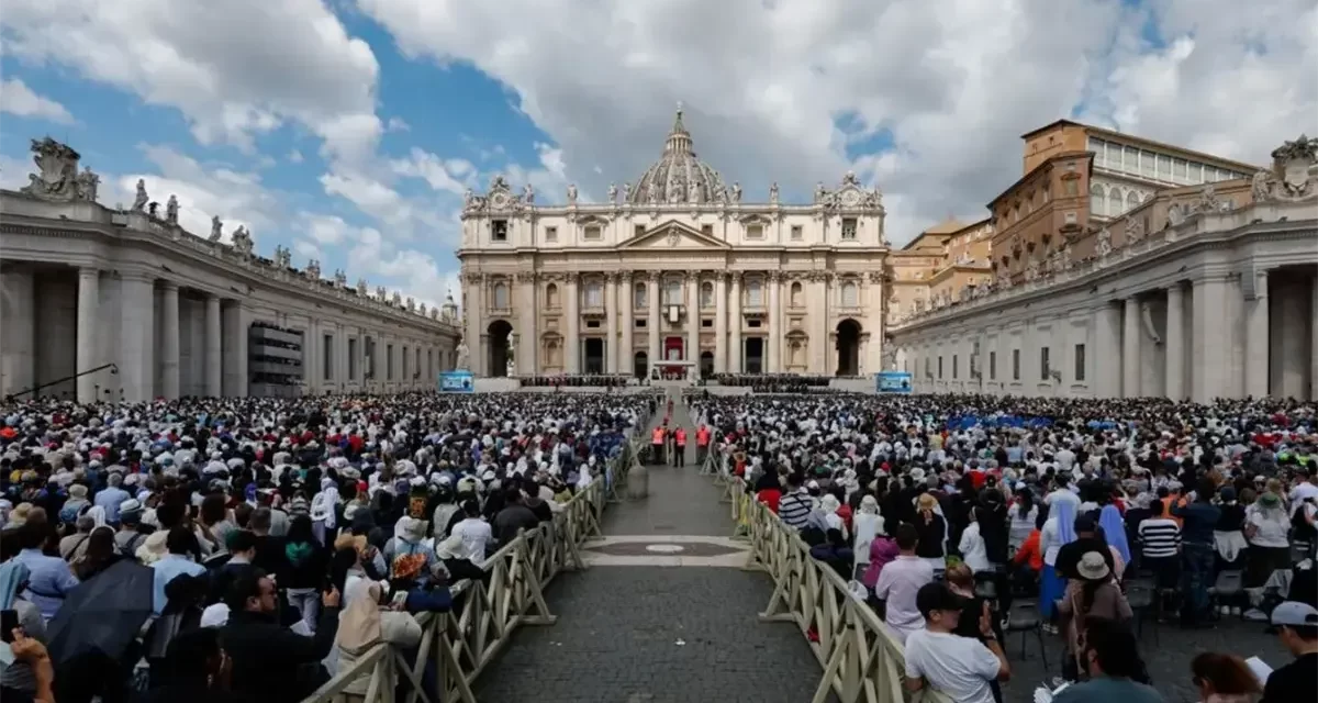 Karol G, John Legend y Bokelli, Macroconcrio El Vaticano