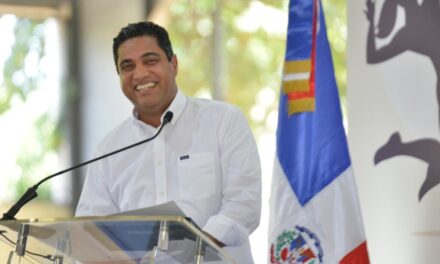 Ministro de Deportes entrega techado a Liga La Javilla