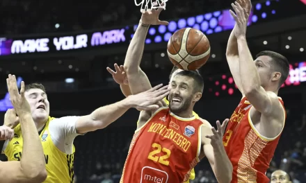 Los 23 puntos de Vucevic ayudan a Montenegro a vencer a Suecia en el EuroBasket