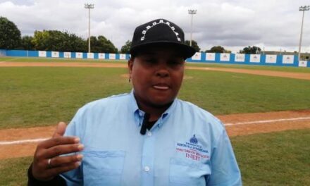 Omairy Guzmán hace historia como 1era mujer árbitro en LIDOM