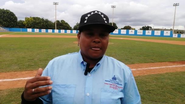 Omairy Guzmán hace historia como 1era mujer árbitro en LIDOM
