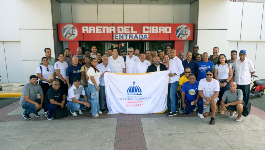 La DCNB capacita a más de 70 entrenadores de béisbol en Santiago