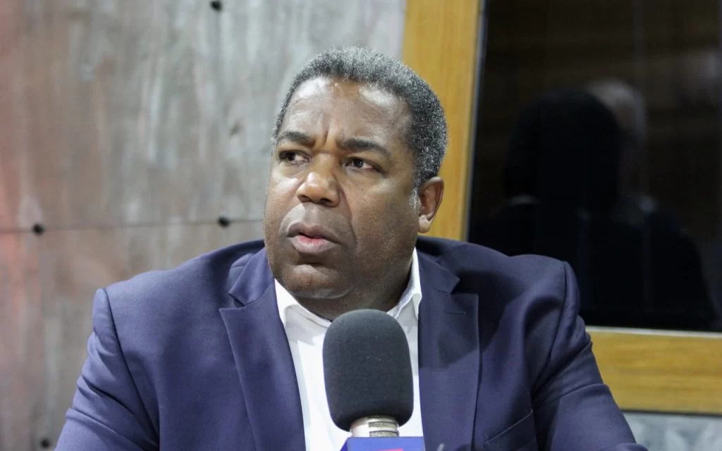 Tony Peña Guaba anuncia del gobierno en 2026 para dedicarse a su campaña presidencial