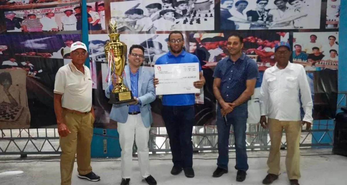 Torneo Nacional de Ajedrez Blitz ‘El Gran Caruso’ honra a Hipólito Montás y reconoce a Cosme Peña