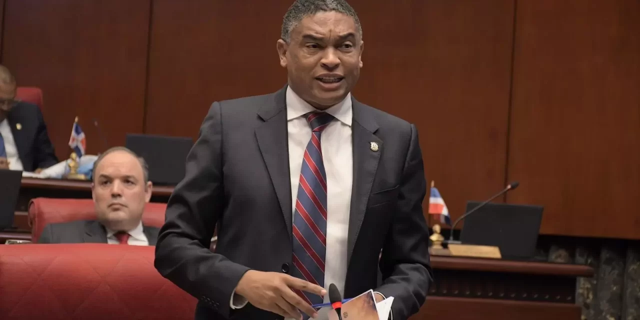 Yván Lorenzo cuestiona las acciones del gobierno contra los casos de corrupción