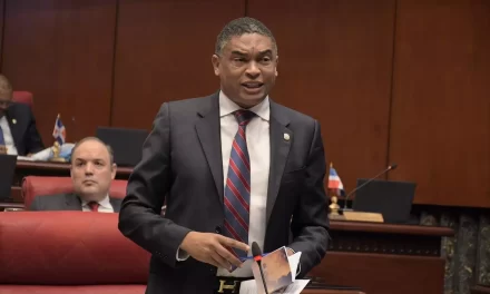 Yván Lorenzo cuestiona las acciones del gobierno contra los casos de corrupción