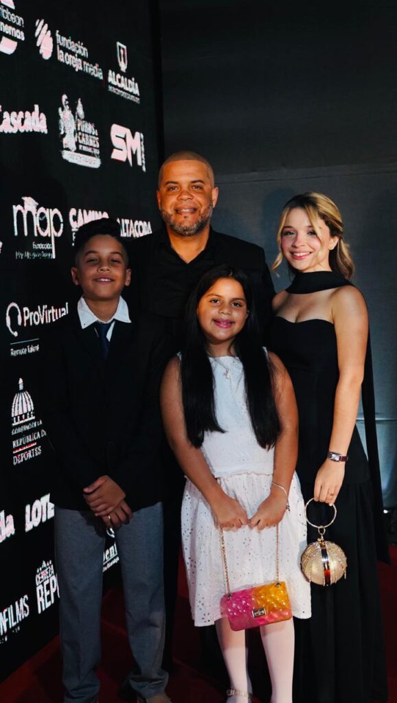 Leyendas del deporte y personalidades de la vida pública acompañan a Luis Polonia en la Gala Premier de su película - Noticias hoy en República Dominicana | Último minuto