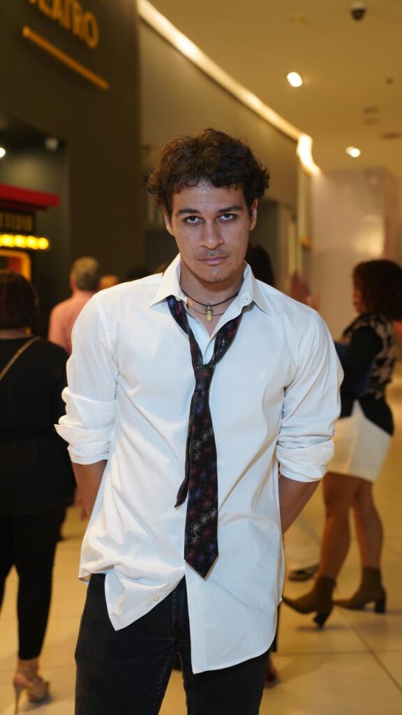 Fanáticos de Adri Torrón llegan al Chao Teatro para acompañarla en su primer concierto - Noticias de hoy en República Dominicana | último minuto