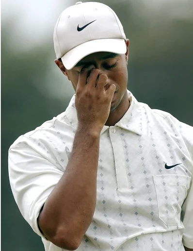 Tiger Woods se somete a su séptima cirugía de espalda para reemplazar un disco
