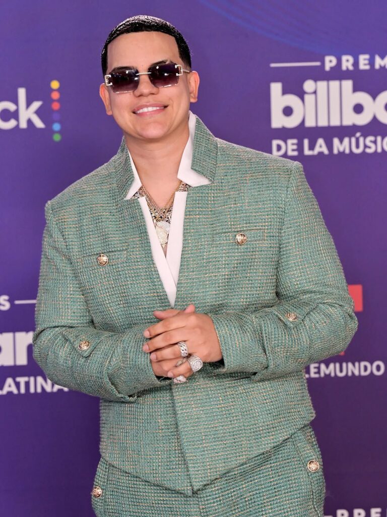 Celebridades brillan en la alfombra de los Premios Billboard 2025 – Noticias de hoy en República Dominicana | último minuto