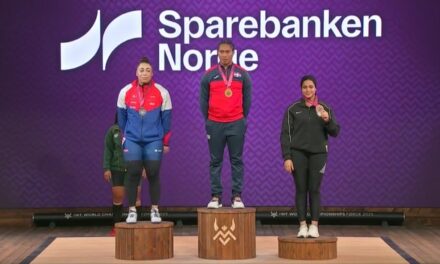 Yudelina Mejía hace historia al conquistar el primer oro mundial para la halterofilia dominicana