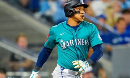 ¡Polanco encendido! Marineros apabullan a Toronto y viajan a Seattle con delantera 2-0 en la Serie de Campeonato