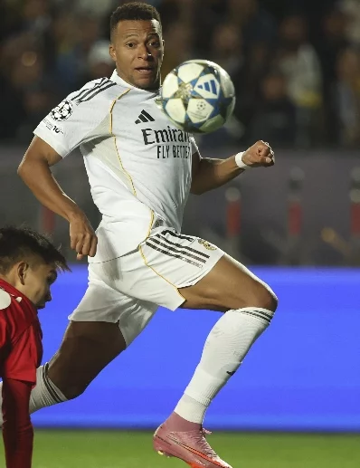 Mbappé lidera a RM goleada 5-0 a Kairat